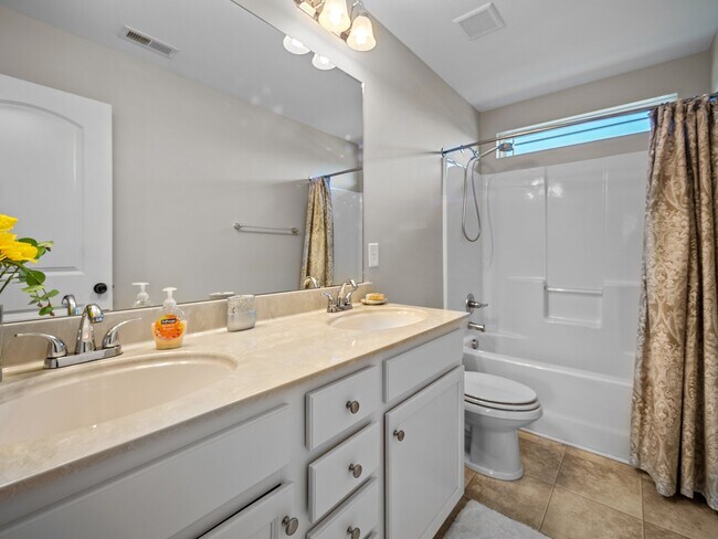 Building Photo - 219 Breakwater Dr