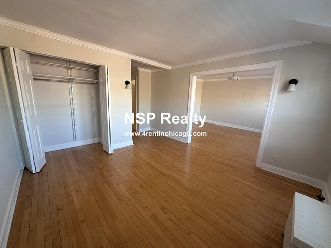 Building Photo - 733 Elm St