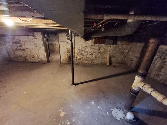 Building Photo - 317 Chute St