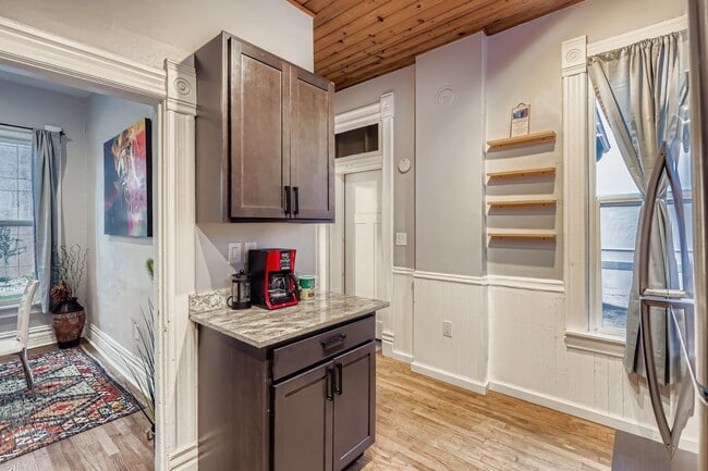 Building Photo - 536 E 2nd Ave