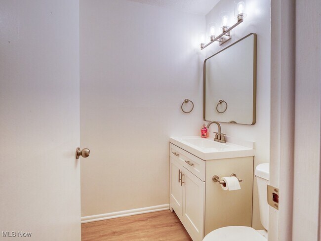 Building Photo - 33803 Electric Blvd