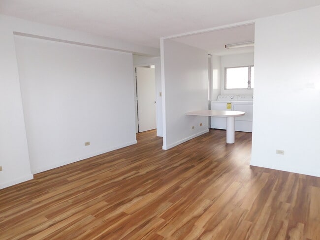 Primary Photo - Spacious 2-Bedroom 1-Bath and 1-Parking at...