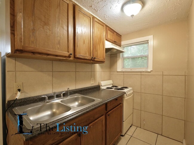 Building Photo - 2735 Bungalow Blvd