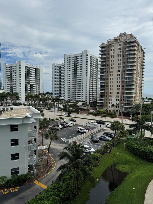 Building Photo - 1945 S Ocean Dr