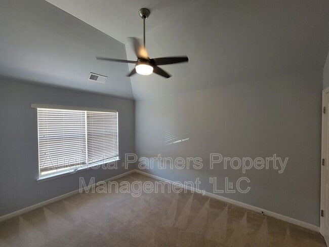 Building Photo - 325 Bellhaven Dr