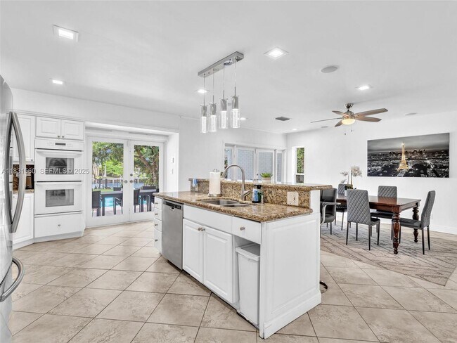 Building Photo - 413 Tamarind Dr