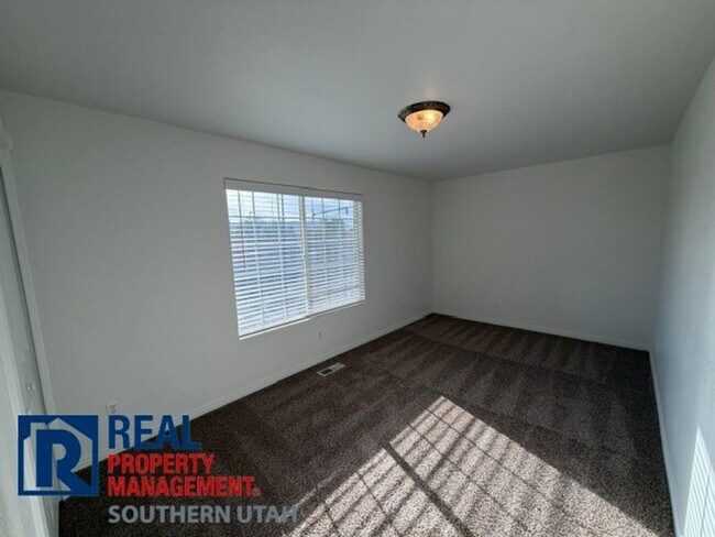 Building Photo - Single Family Home in River Ridge