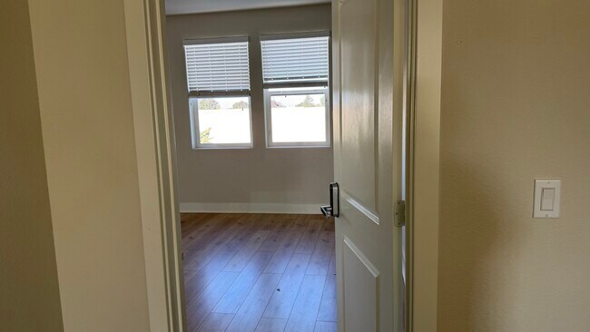 Building Photo - 829 Bamboo Dr