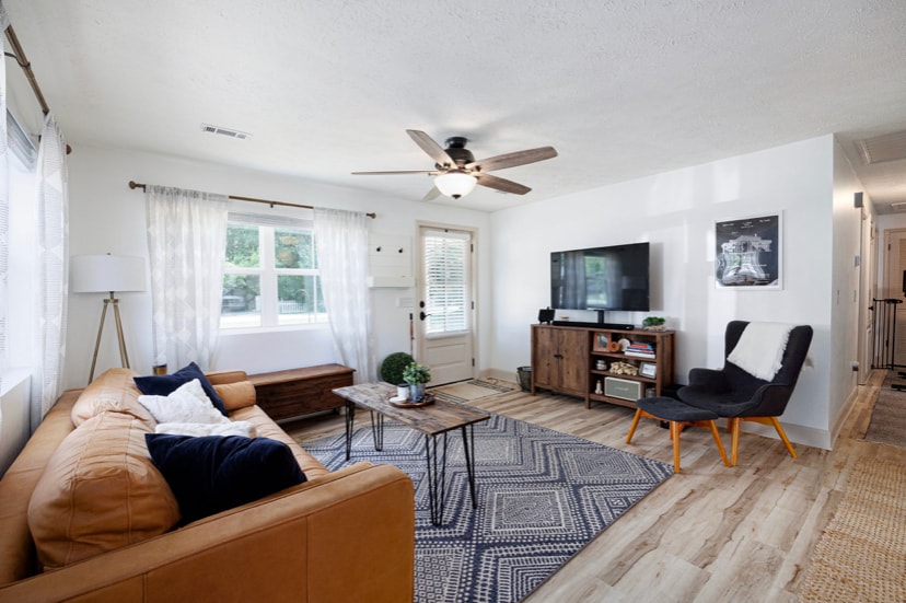 Living Room - 223 Woodglen Dr