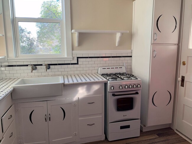 Building Photo - 362 Linden Ave