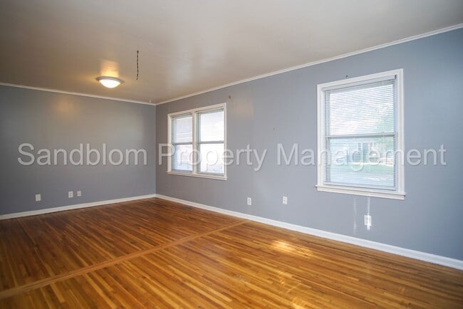Building Photo - FOR LEASE | Mid-town Tulsa | 2 bed, 1 bath...
