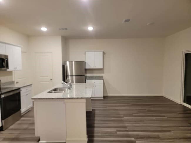 Building Photo - 6085 Majestic Crk Trl