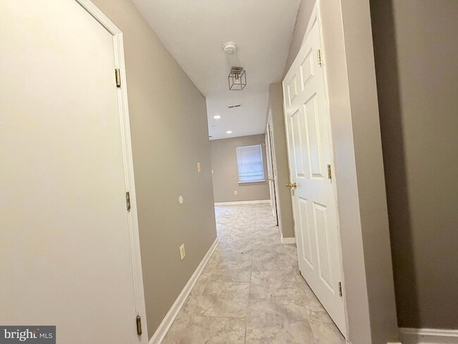 Building Photo - 4805 Cowslip Ct