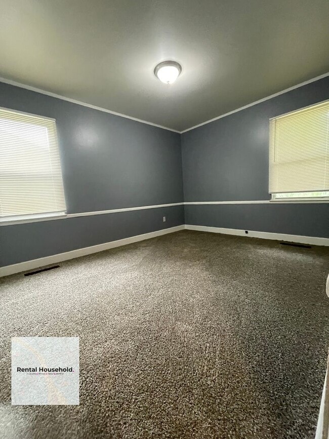 Building Photo - 2-Bedroom Ranch Move-In Ready!!