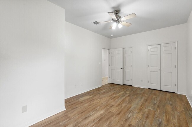Building Photo - Massive 3 Bedroom, 3 Bath Duplex