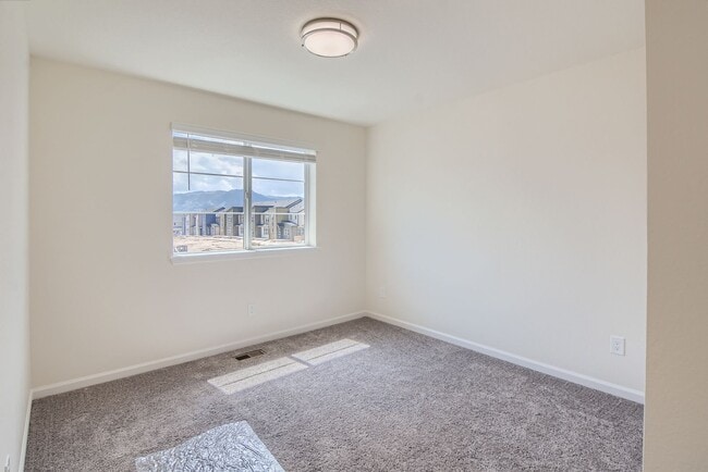Building Photo - Beautiful 2-story modern townhome available for rent in booming Interquest & Voyager area
