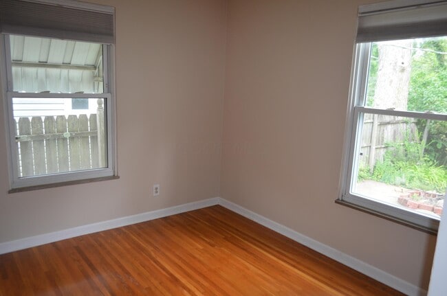 Building Photo - 582 Loveman Ave