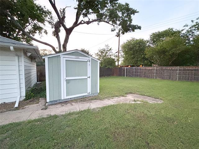 Building Photo - 2109 Highwood Dr