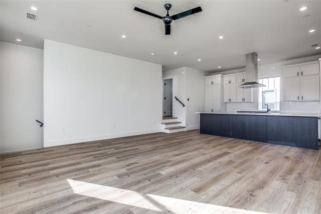 Building Photo - 2143 Mail Ave