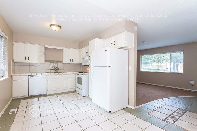 Building Photo - 13007 E Florida Dr