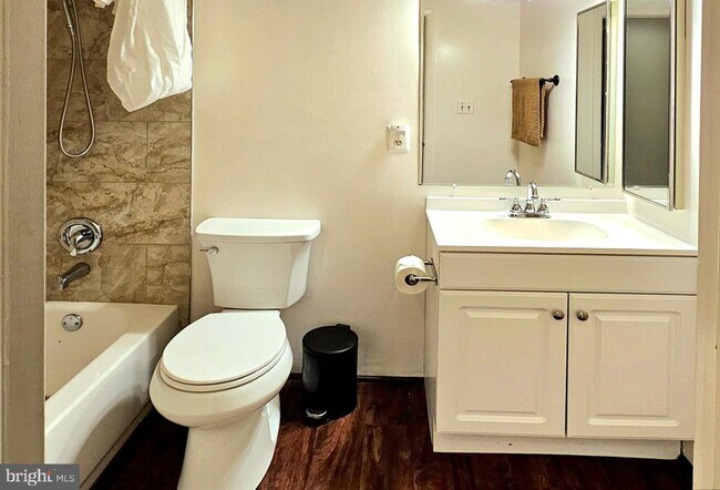 Building Photo - 8729 Sheridan Farms Ct