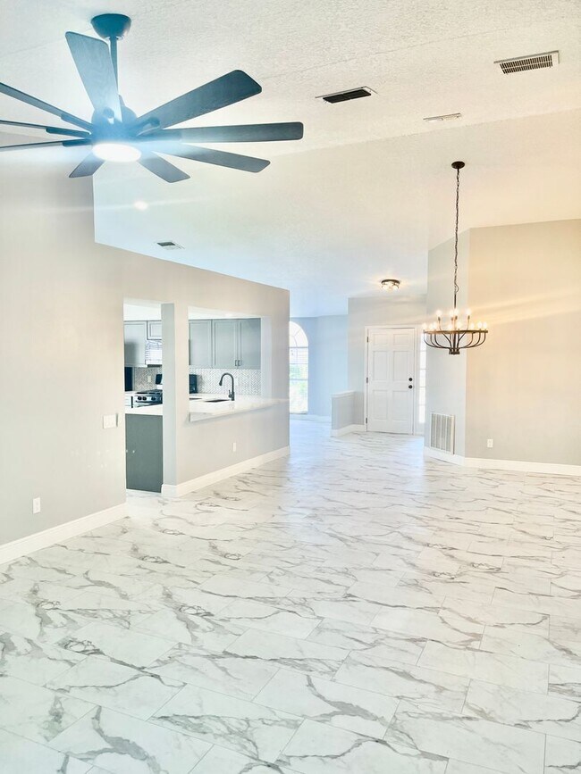 Building Photo - Ventura Luxury
