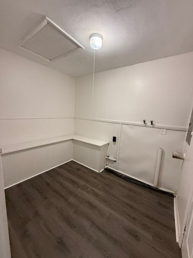 Building Photo - LIMITED TIME**NO APPLICATION FEE**1/2 OFF DEPOSIT**