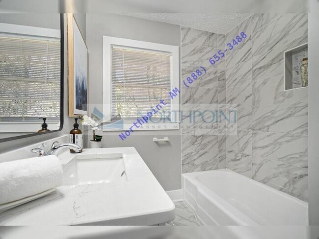 Building Photo - BR/2.5BA SFR with finished basement and back deck in NW Atlanta