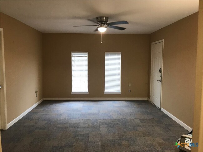 Building Photo - 4841 TX-35