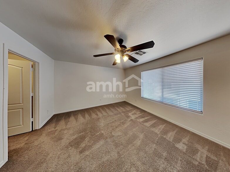 Building Photo - 17403 W Langer Ln