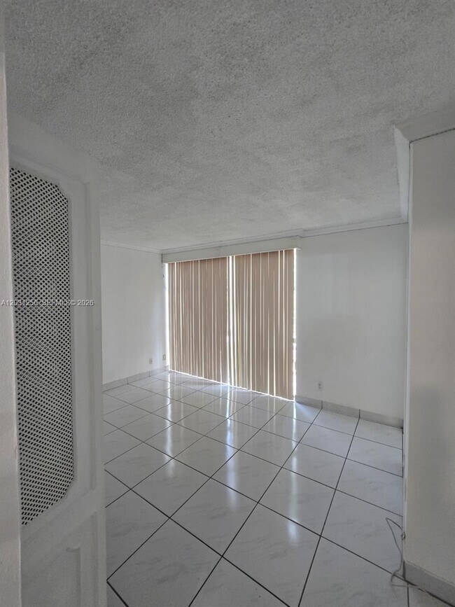 Building Photo - 16909 N Bay Rd