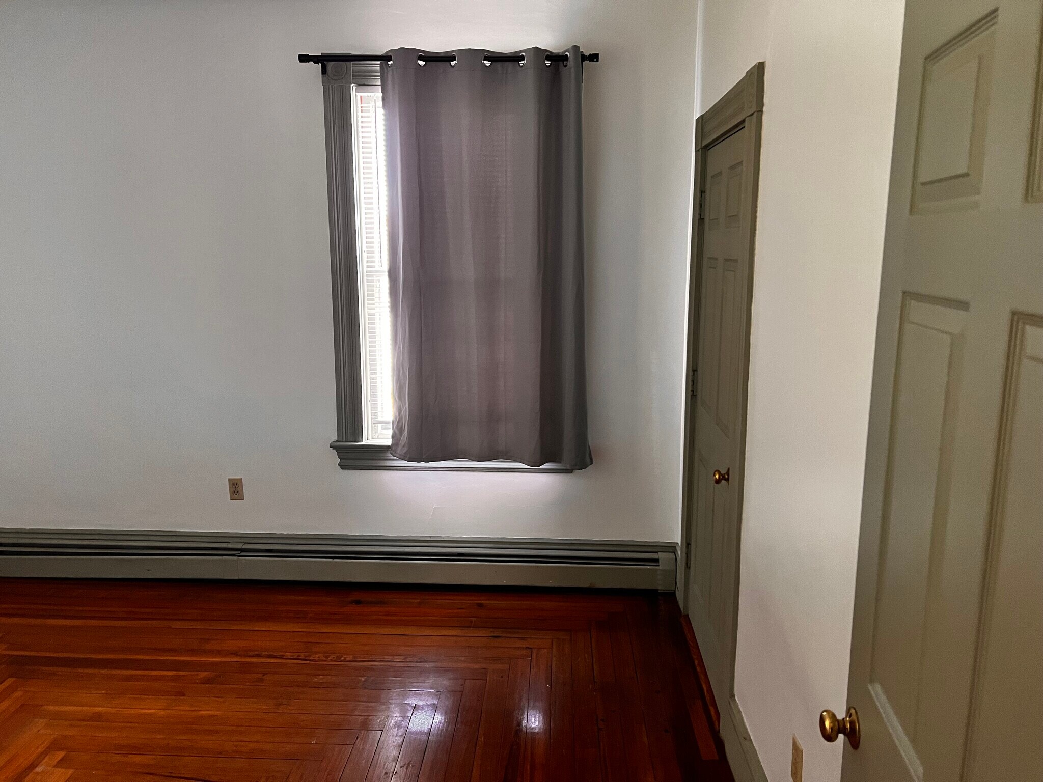 Building Photo - 397 Cranston St