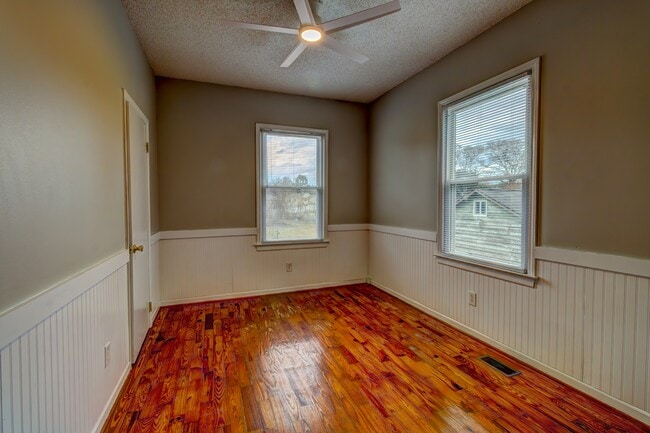 Building Photo - 64 Burton St