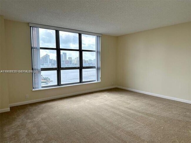 Building Photo - 19101 NE 36th Pl