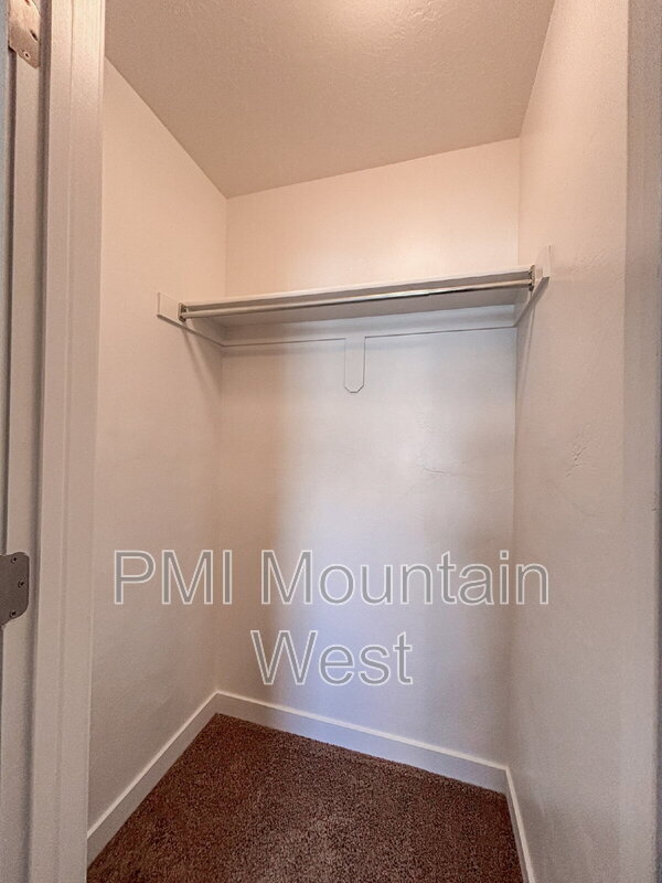 Building Photo - 420 N Main St