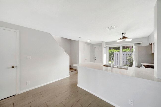 Building Photo - 1997 NE 15th Ave