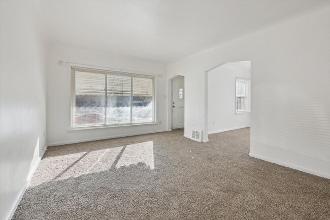 Building Photo - $1095 3 bedroom bungalow