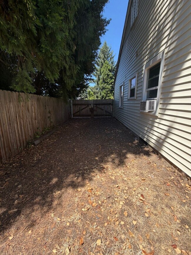 Building Photo - 2 Bedroom with a garage with Large fenced yard!