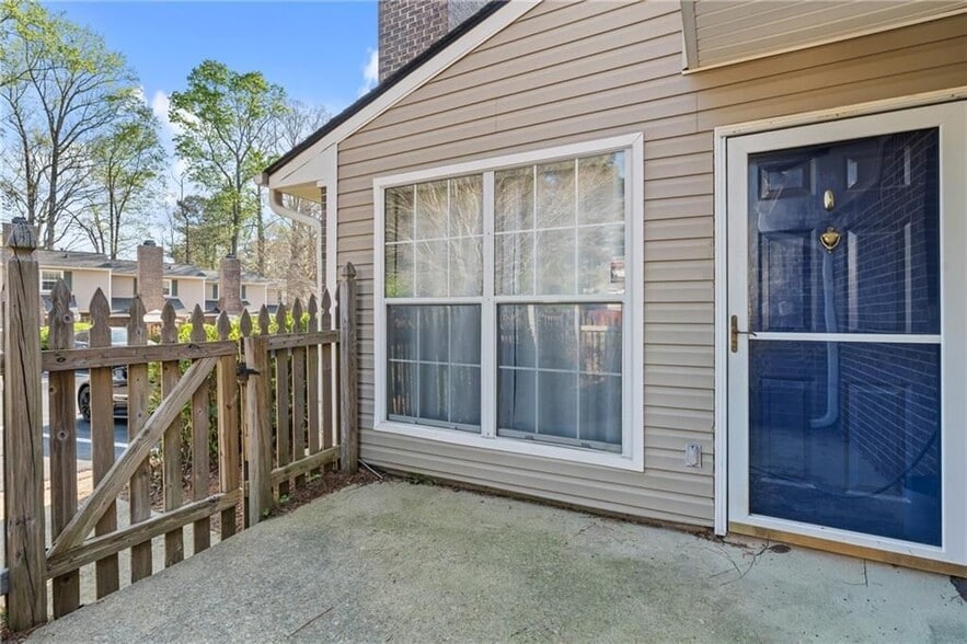 Building Photo - 547 Picketts Bend Cir