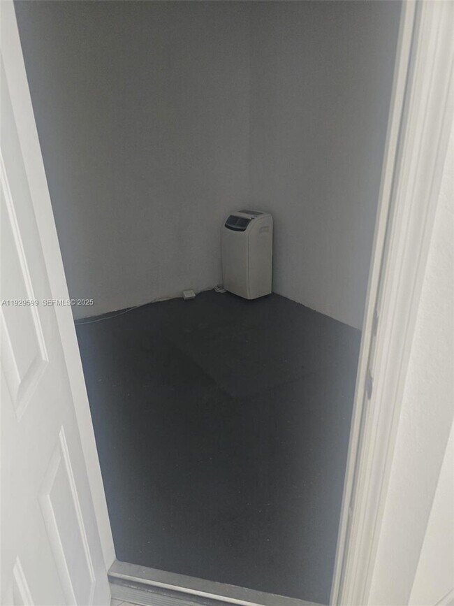 Building Photo - 3399 W 90th Terrace