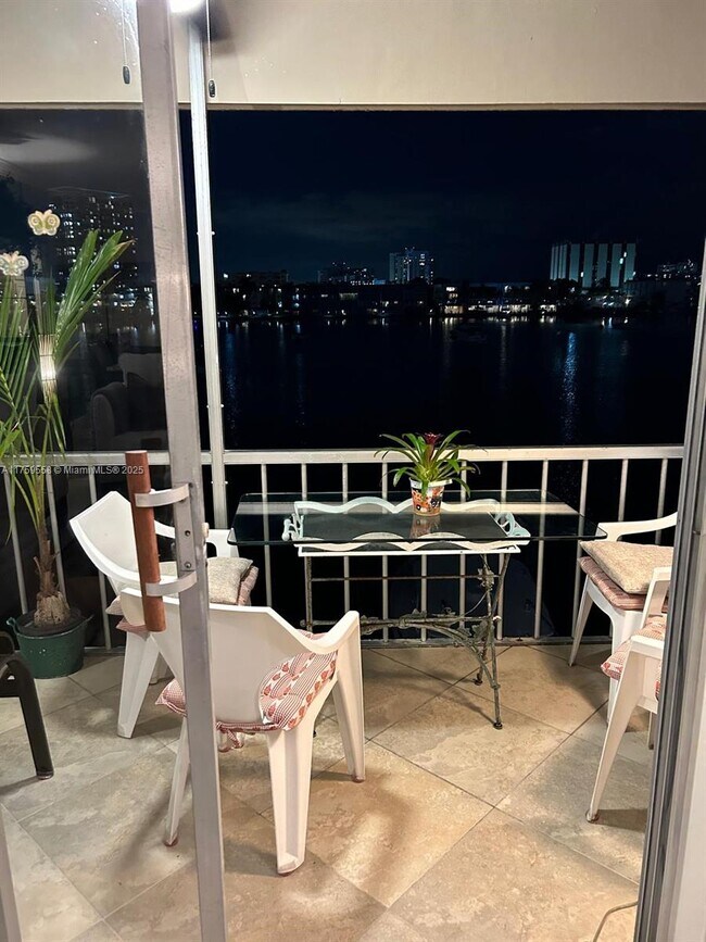 Building Photo - 300 Golden Isles Dr