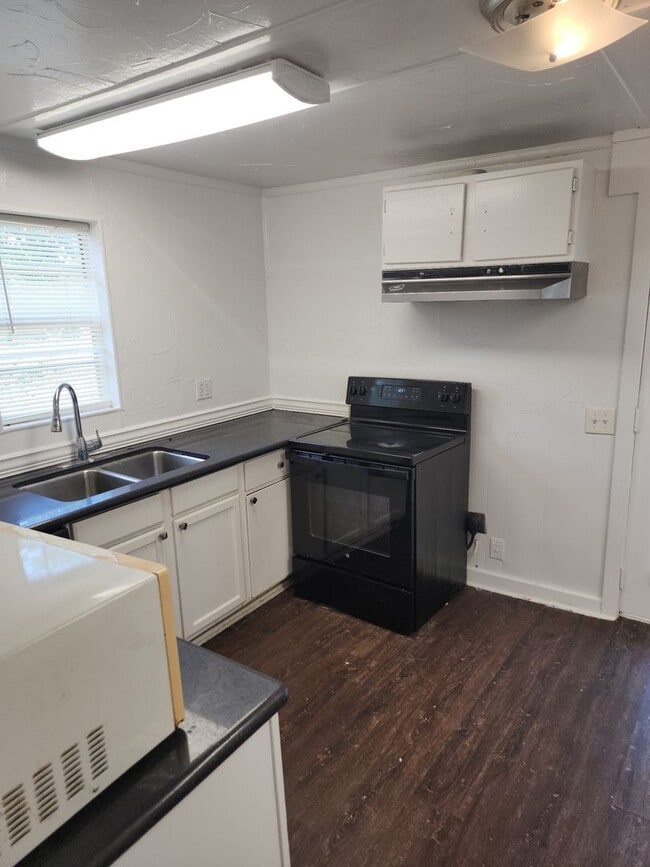 Building Photo - Affordable 3-bedroom, 2-bathroom