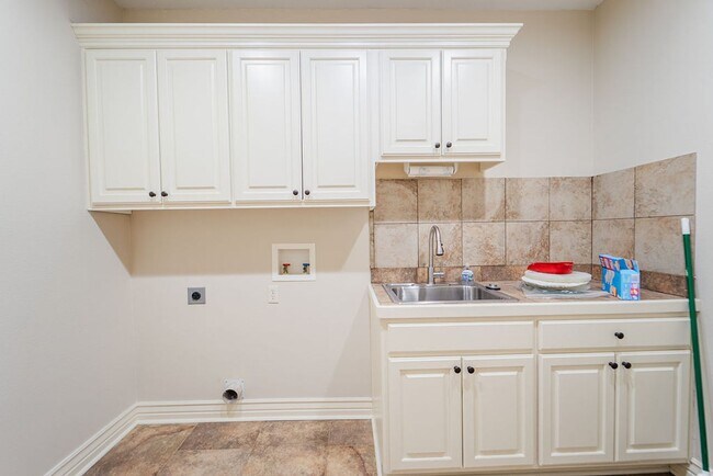 Building Photo - 2000 Square feet, of gorgeous living space in Hot Springs Village.