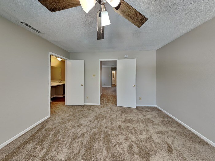 Building Photo - 6917 Earlswood Dr