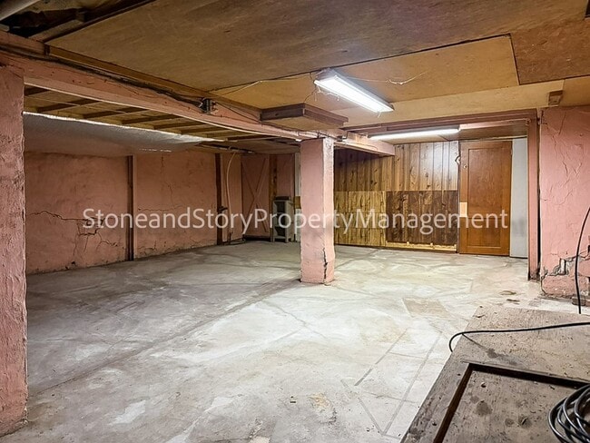 Building Photo - 3 bedroom 2 bath near Washburn University