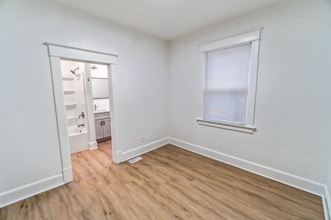Building Photo - Beautifully Remodeled 3 Bed 1 Bath Single ...