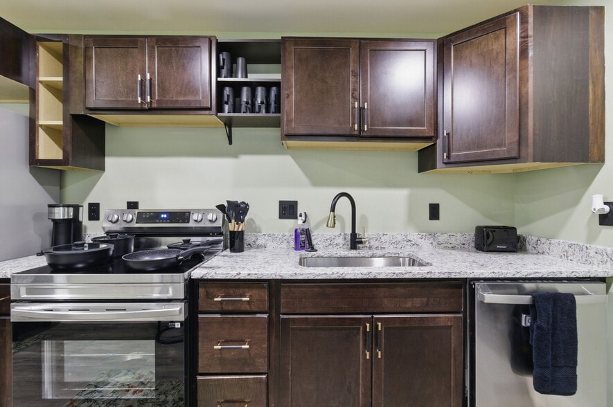 Building Photo - 1232 W Lombard St