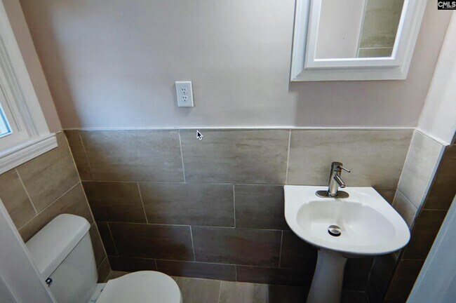 Building Photo - 1204 Omega Dr