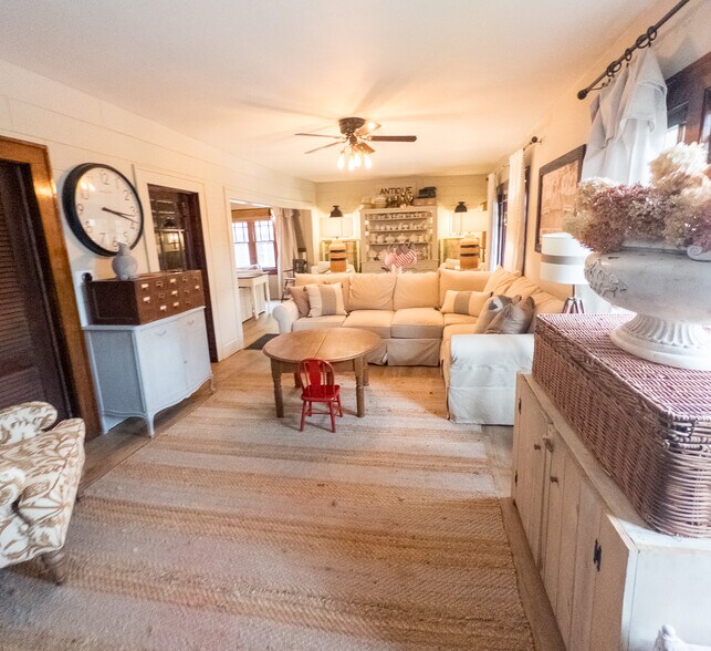 Living room - 112 E Madison Ave