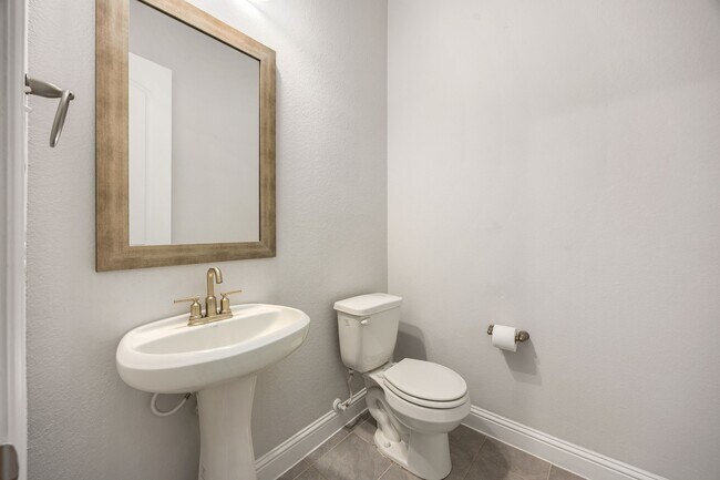 Building Photo - 142 Sunray Creek Dr